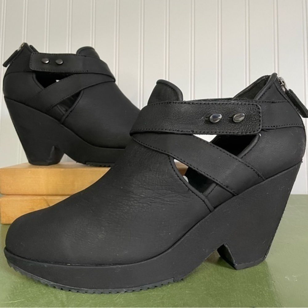 Eileen Fisher WATT Criss Cross Leather Wedges